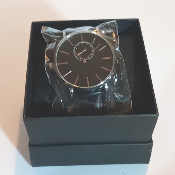 Black faced unisex watch NIB - Picture 1 of 4
